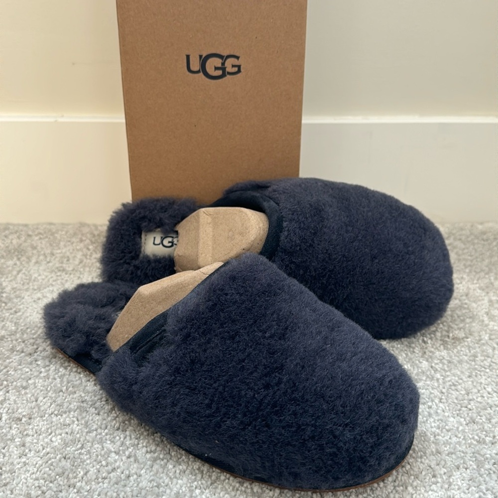 UGG Flufette Slipper. Navy. Size 6 BNIB